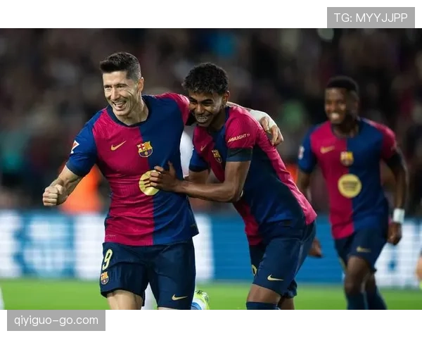 莱万在巴萨的战术体系适配性：为何屡现进球？