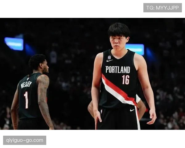 杨瀚森从无球转挡拆制造错位牵制内线稳住外线