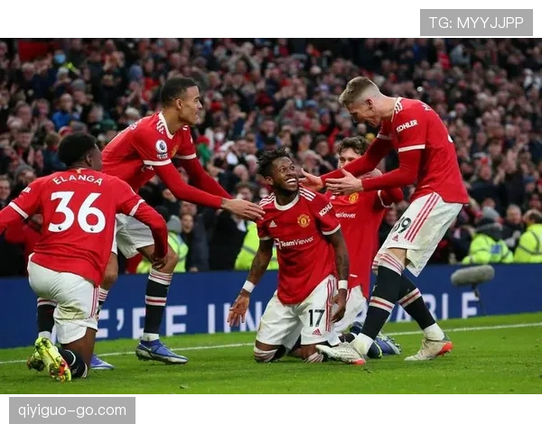 张伯伦无球空切主导内线，改变禁区攻防格局